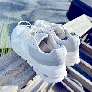 On Running Shoes, Women’s 10.5.